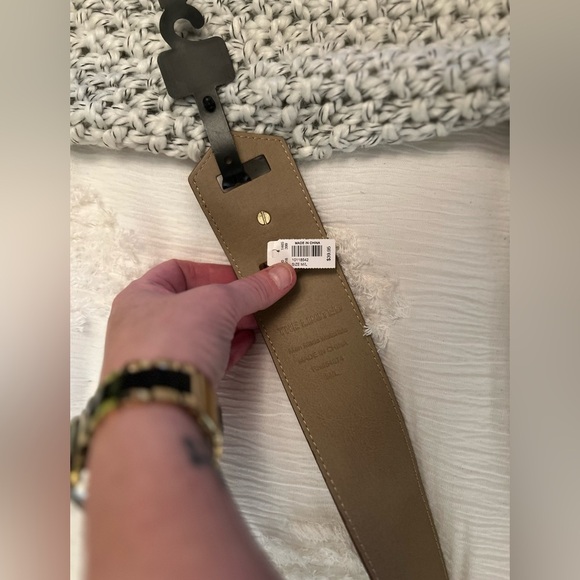 NWT The Limited Notch Pull Through Belt- Size M/L - Picture 3 of 6